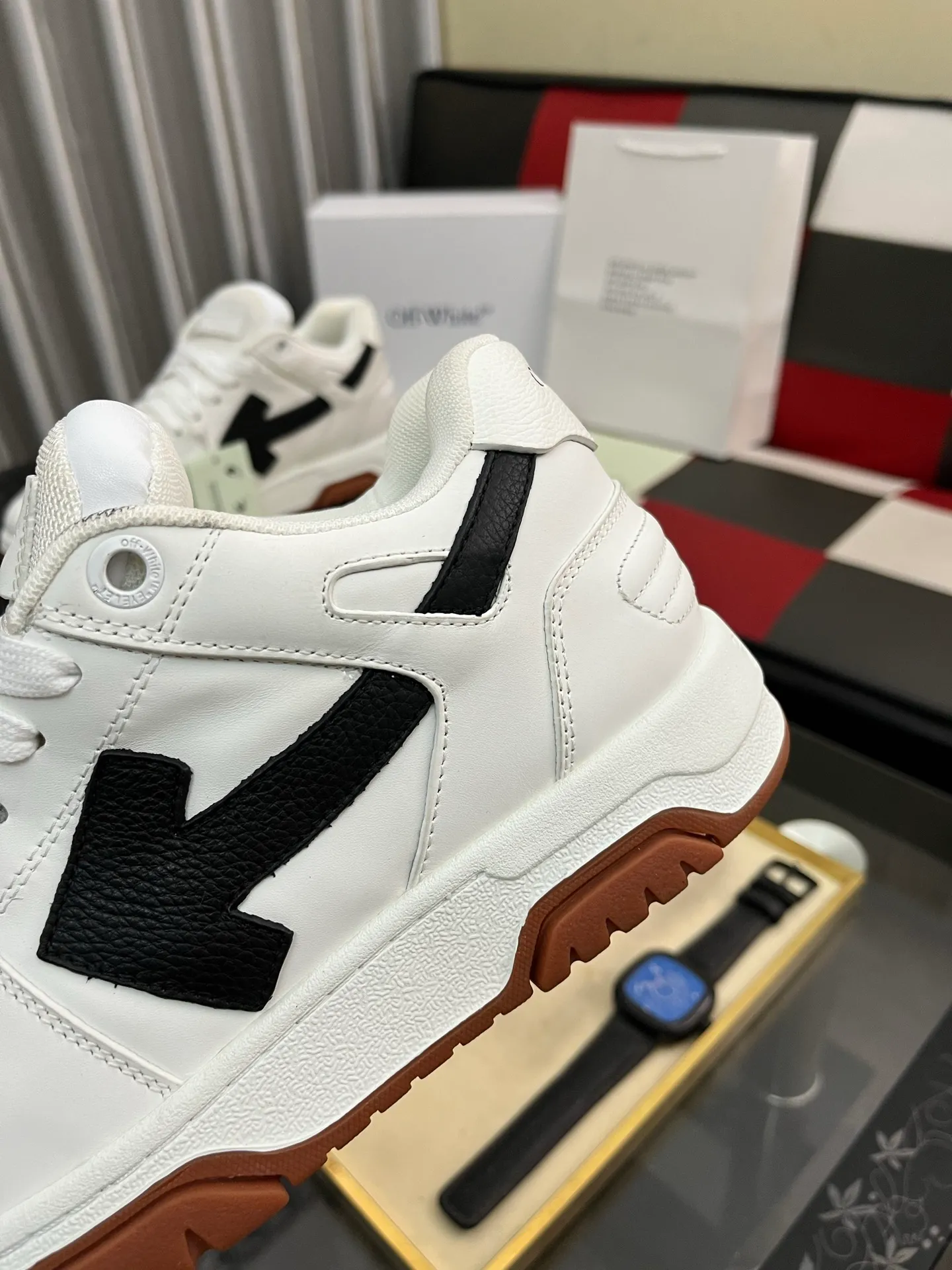 Men's shoes 💰600⌚️⌚️ OFF-White C/O VirGil Abloh fashionable and versatile casual shoes. Exclusive first release of the new model. Made of environmentally friendly cowhide leather and mesh fabric upper material. The insole is embedded with foam cushioning EVA material. The correct midsole is equipped with EVA lightweight cushioning. External tooth nail rubber outsole. The correct accessories can be customized simultaneously. Women's model: 35-40 Men's model: 39-45